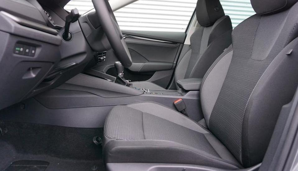 Octavia Combi 2.0 TDI DSG Selection mit LED, KESSY, el. Heckklappe, Kamera, gr. Winterpaket uvm.. SOFORT