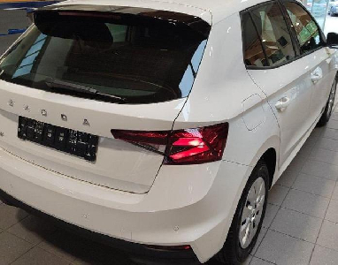 Fabia 1.0 Komfort LED Sitzheizung Parkpilot Armlehne Tempomat SOFORT!