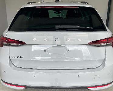 Octavia Combi 1.5 TSI Selection Plus mit LED, Winterpaket, AHK, Kamera uvm.. SOFORT