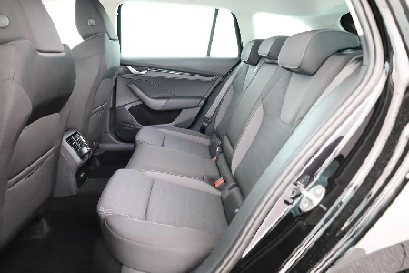 Octavia Combi 2.0 TDI DSG Selection mit LED, KESSY, el. Heckklappe, Kamera, gr. Winterpaket uvm.. SOFORT