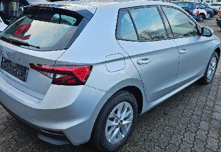 Fabia 1.0 Komfort LED Sitzheizung Parkpilot Armlehne Tempomat SOFORT!
