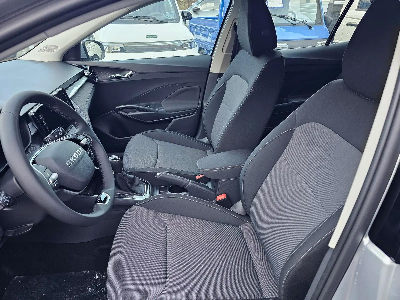 Fabia 1.0 Komfort LED Sitzheizung Parkpilot Armlehne Tempomat SOFORT!